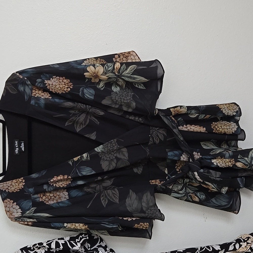 City Chic boho top M 18 black floral